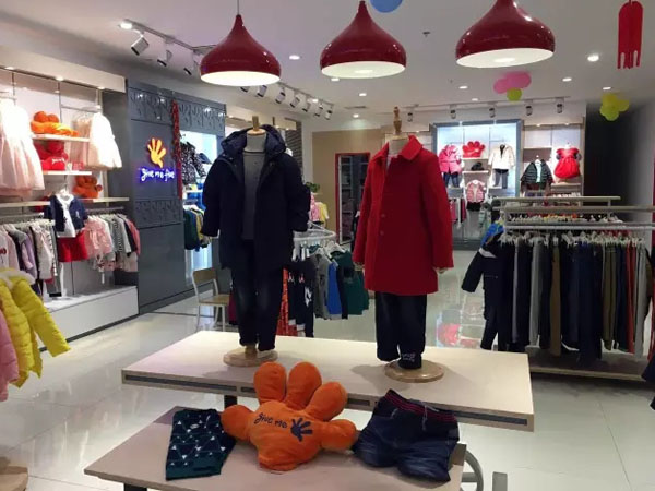 捷米梵童装店铺展示