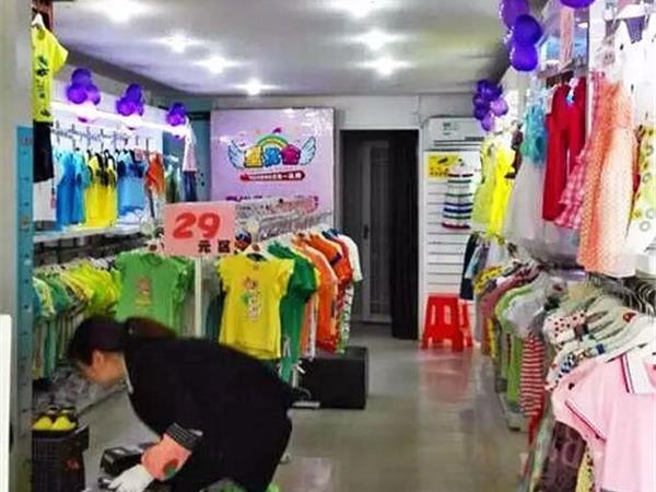 童优会童装店铺展示