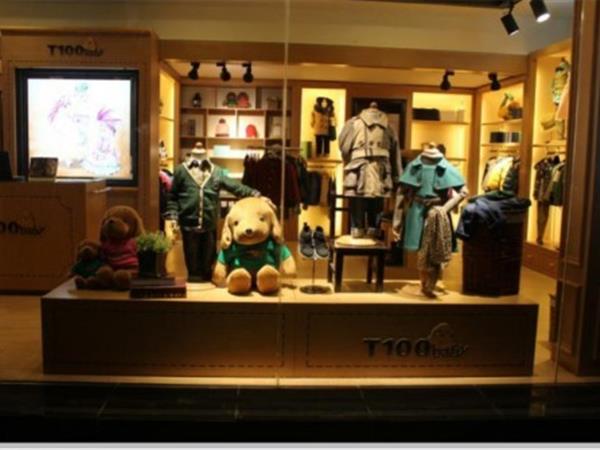 T100baby童装店铺展示