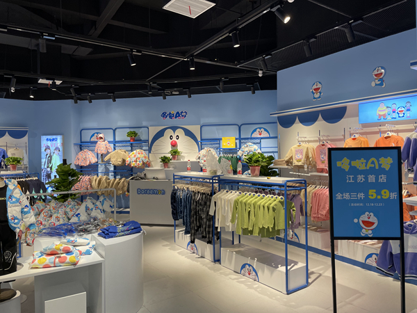 哆啦A梦童装店铺展示