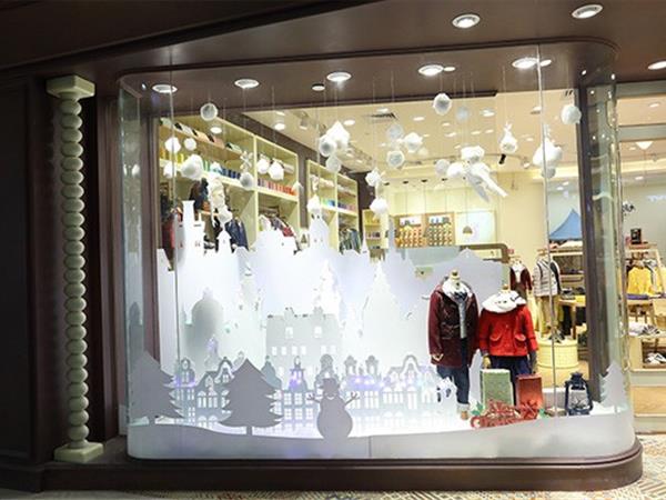 西萌叮童装店铺展示