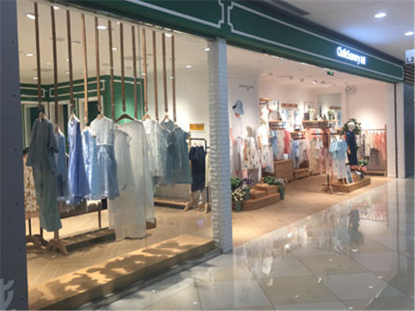 布景童装店铺展示