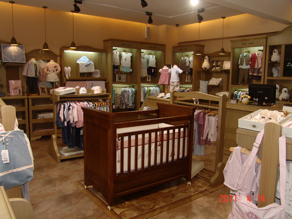 路易·迪高童装店铺展示