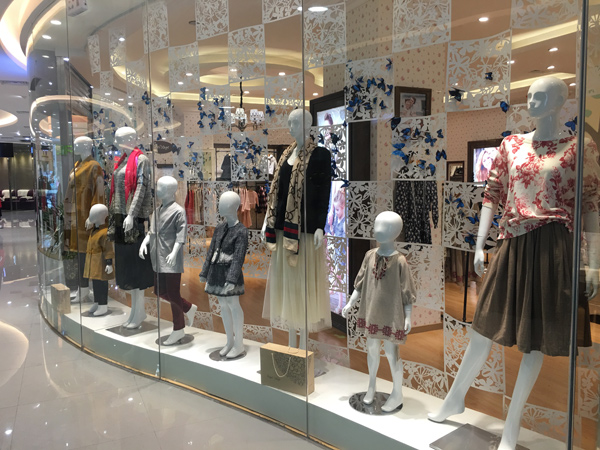 天使舞台童装店铺展示