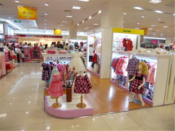 爱儿斯童装店铺展示