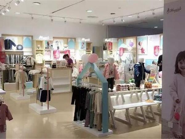 麦吉安琪童装店铺展示
