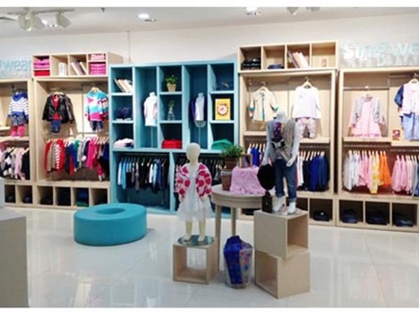 欣薇尔童装店铺展示