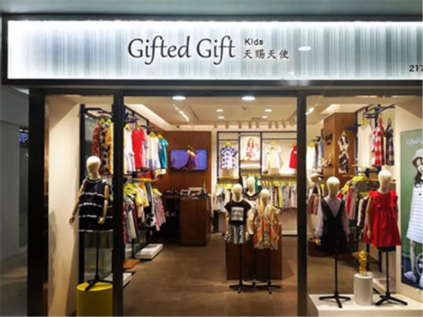 天赐天使童装店铺展示