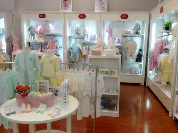 卓儿童装店铺展示