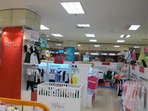 童妮谣童装店铺展示