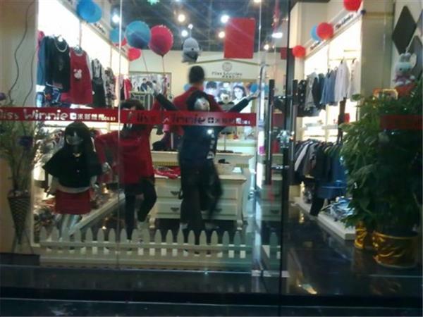 米斯维尼童装店铺展示