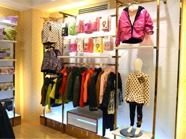耶丽雅童装店铺展示