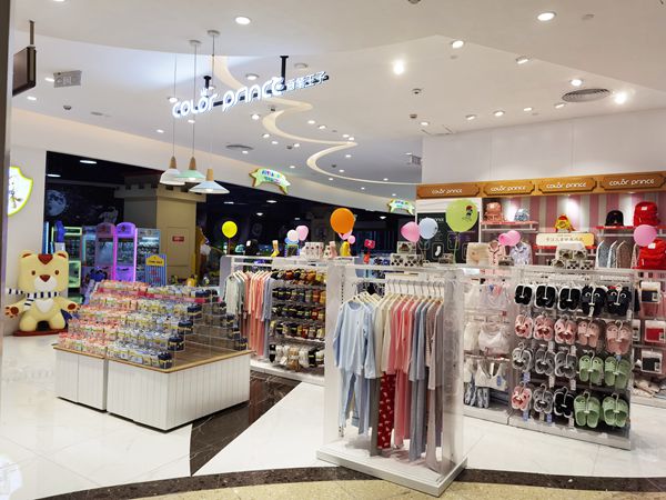 画笔王子童装店铺展示