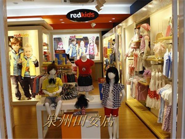 红孩儿童装店铺展示