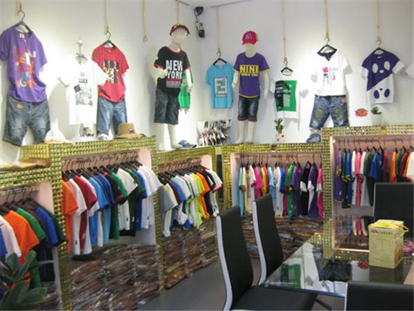 樱の果童装店铺展示
