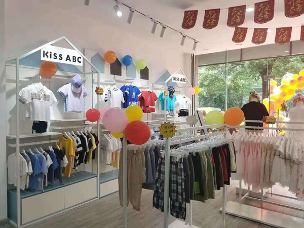 KISS ABC童装店铺展示