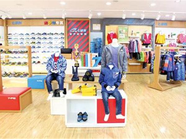 七波辉童装店铺展示