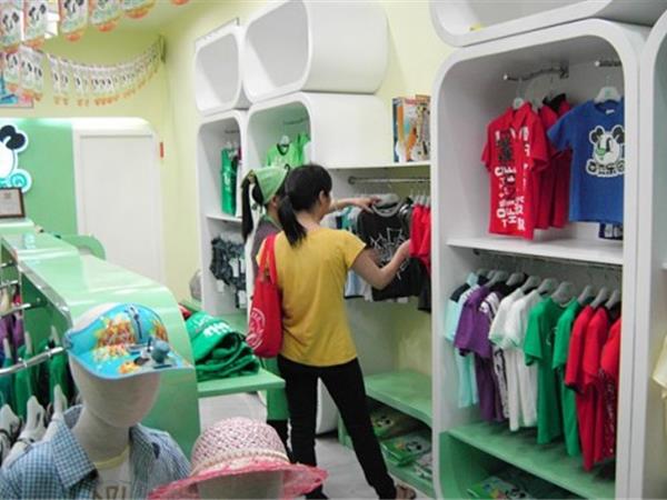 百变乐园童装店铺展示