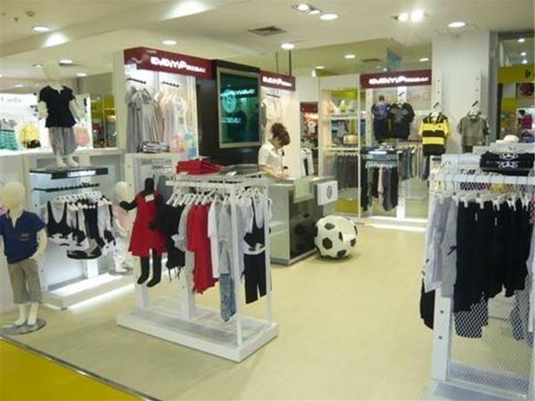 的的依派童装店铺展示