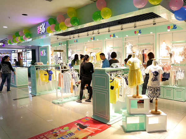 芭乐兔童装店铺展示
