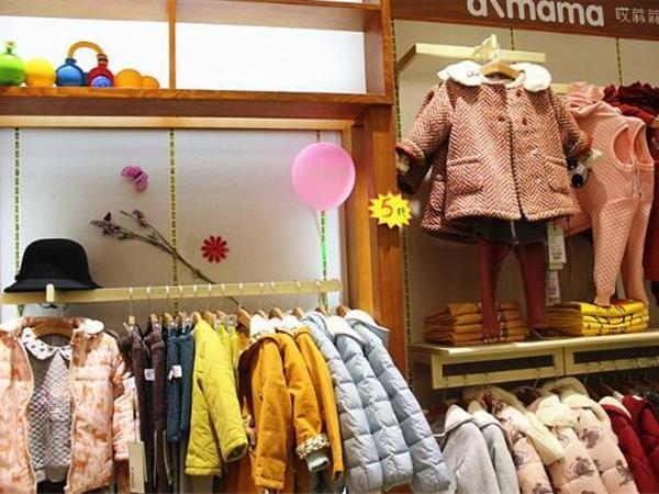 哎蔴蔴童装店铺展示