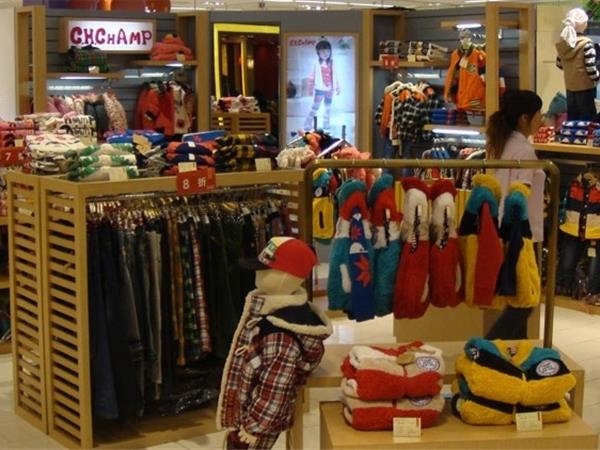 祺村普童装店铺展示
