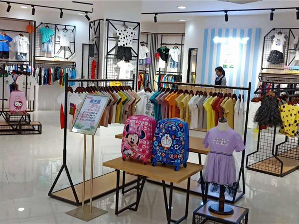 欧米源童装店铺展示