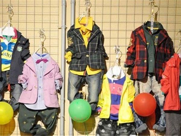 稻娃童装店铺展示