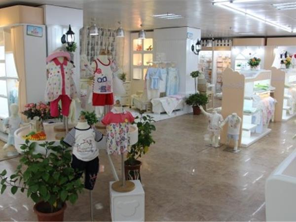 蓓宝童装店铺展示