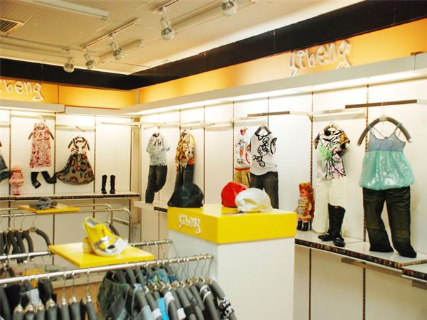 衣恒童装店铺展示