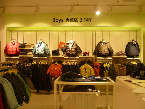 贝甜童装店铺展示