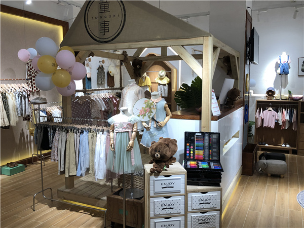 童事童装店铺展示