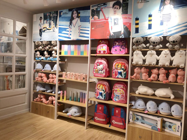 童品壹仓童装店铺展示