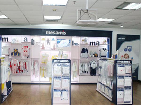 蒙蒙摩米童装店铺展示