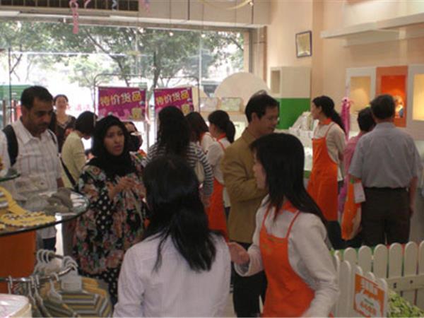 MiDes婴皇童装店铺展示