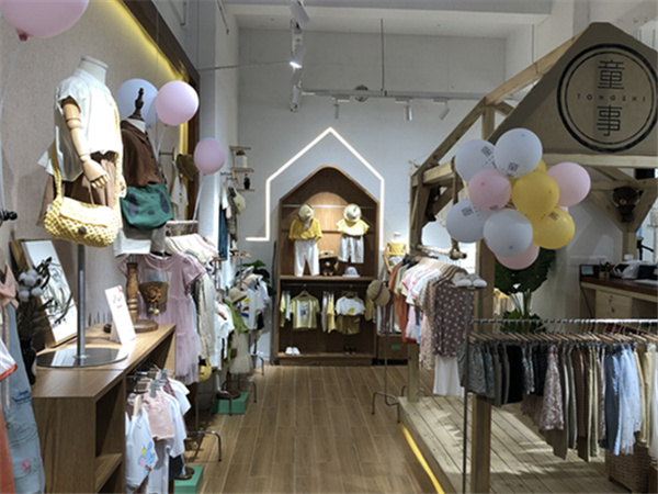童事童装店铺展示