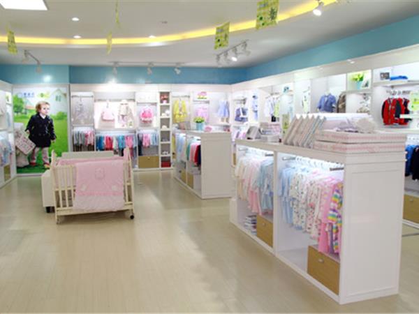 婴姿坊童装店铺展示
