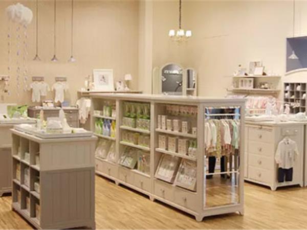 丽婴房童装店铺展示