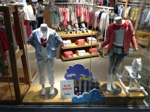 bananababy童装店铺展示