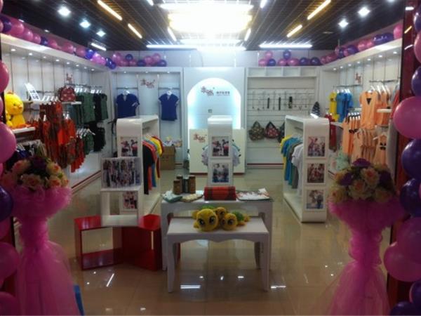 亲尚童装店铺展示