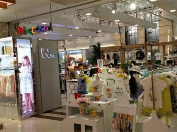 乐鲨童装店铺展示