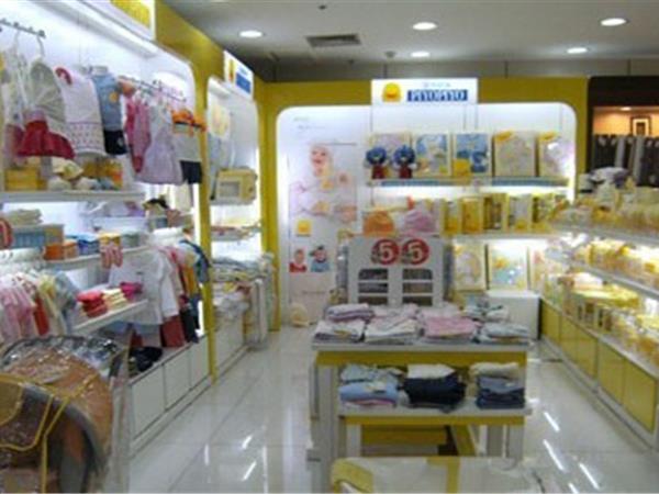 黄色小鸭童装店铺展示