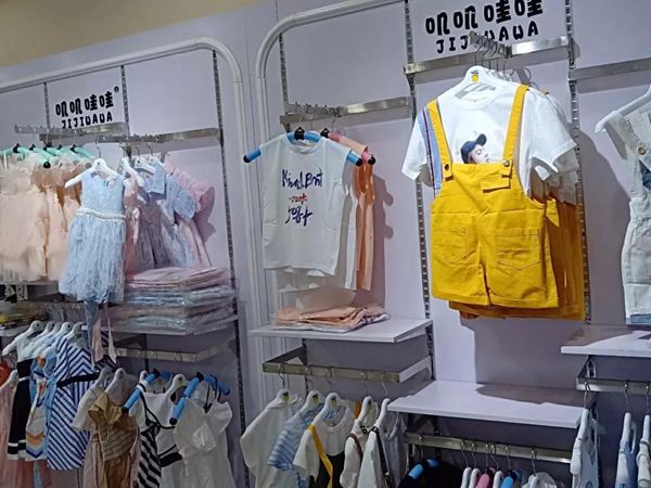 叽叽哇哇童装店铺展示