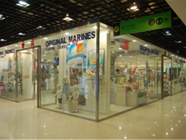 意玛童装店铺展示