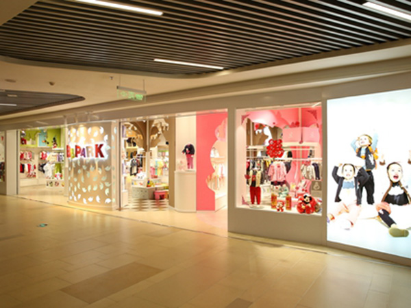 迪士尼宝宝童装店铺展示