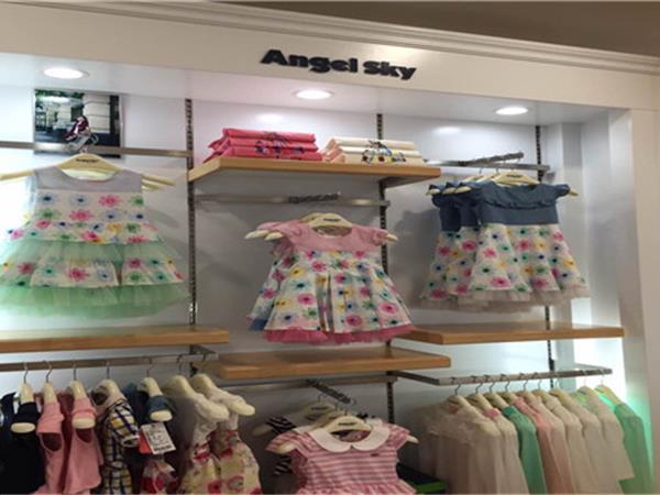 空中天使童装店铺展示