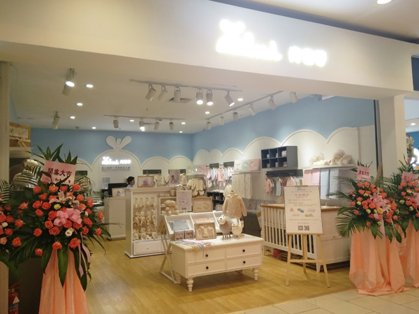 尚芭蒂童装店铺展示