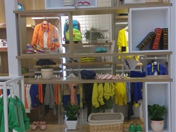 海贝童装店铺展示