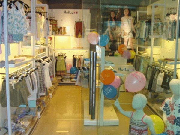 灰鹿童装店铺展示