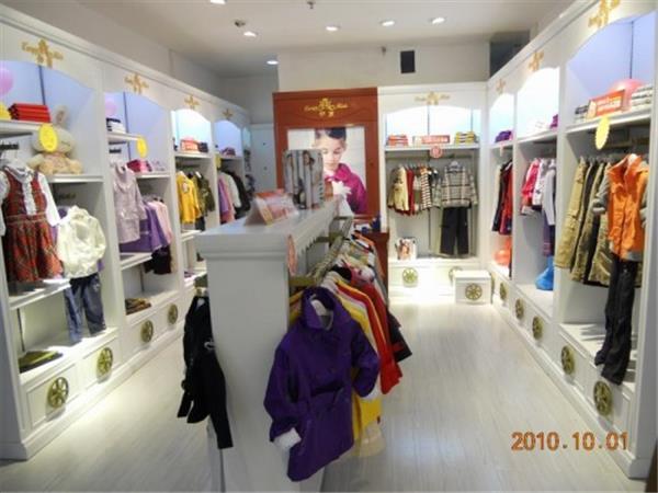 伊慧童装店铺展示